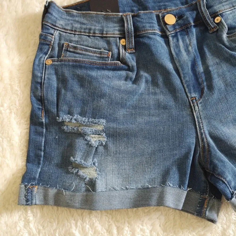 ✨️HP✨️ Blank NYC🗽The Fulton Mid Rise Denim Shorts - NWT